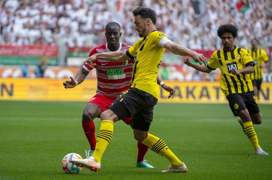 VIDEO | Augsburg – Borussia Dortmund 0-3. ”Galben-negrii” au urcat pe primul loc în Bundesliga şi pot câştiga titlul în Germania după 11 ani 