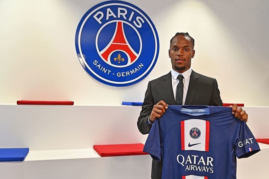 OFICIAL ǀ Renato Sanches a semnat cu PSG