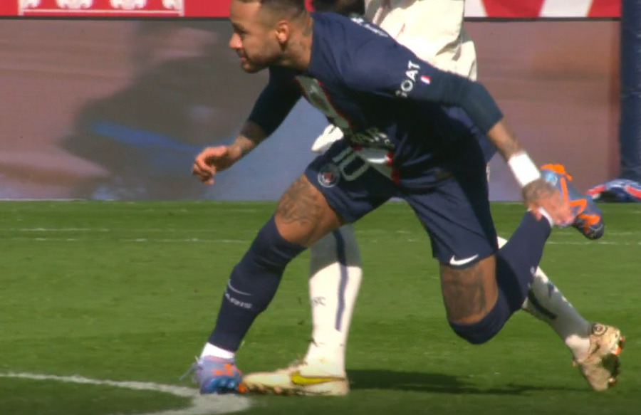 VIDEO | Lovitură pentru PSG! Accidentare groaznică suferită de Neymar. Brazilianul a ieşit de pe teren în lacrimi