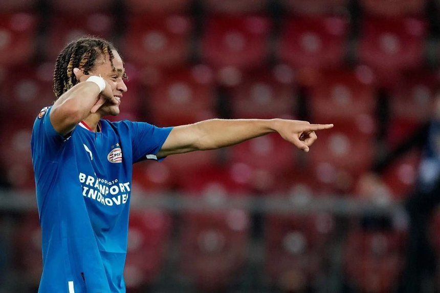 Xavi Simos revine la PSG, după sezonul excelent cu PSV. Suma pe care au achitat-o parizienii
