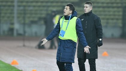 În lipsă de antrenori, indicaţii pentru FC Argeş la Sibiu a dat un jucător. ”E primul meu meci la care stau pe bancă şi nu vreau să mă leg de arbitraj”