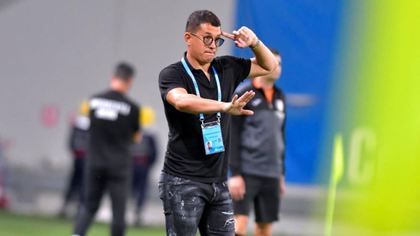 VIDEO | Andrei Prepeliţă a prins curaj după ce a calificat FC Argeş în play-off: ”Nu o să facem act de prezenţă”. VIDEO | Jucătorii i-au întrerupt interviul pentru a-l stropi cu apă