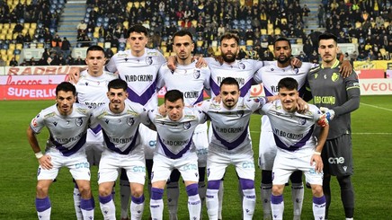 FC Argeş, reacţie oficială după eroarea uriaşă comisă de Radu Petrescu la finalul meciului cu Petrolul: „Considerăm că decizia din minutul 86 depăşeşte sfera erorii umane. O spunem răspicat: a fost rea-voinţă!”