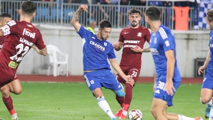 VIDEO | FC ”U” Craiova - Rapid 1-0! VAR-ul a fost crucial pentru olteni. Incidente provocate de fanii oaspeţilor în ultimele 10 minute