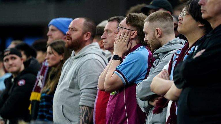 Un fan al echipei Aston Villa a suferit un stop cardiac la meciul cu Olympiakos