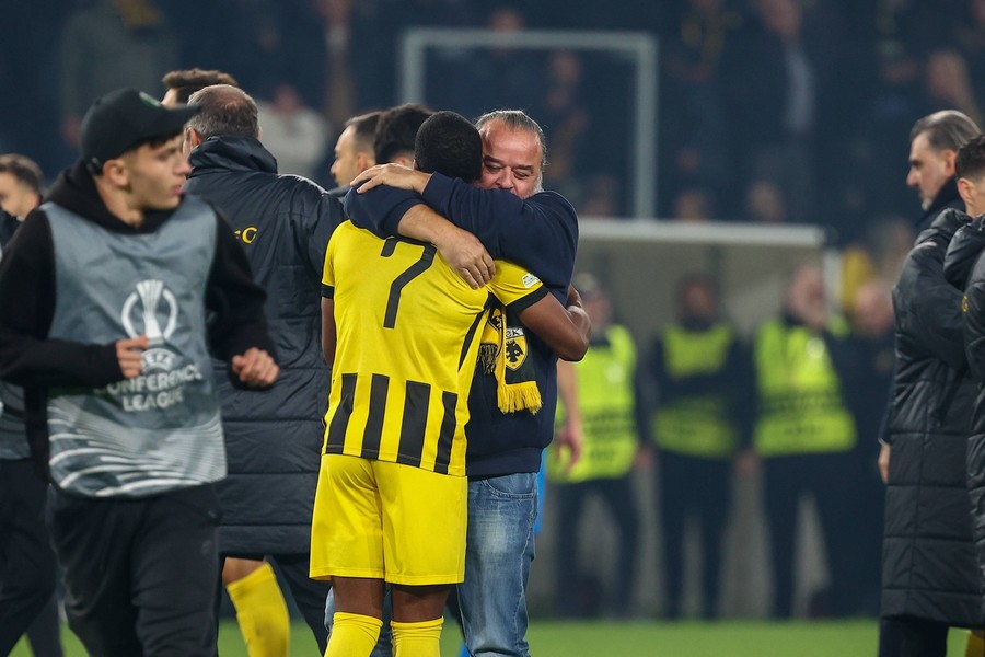 Patronul lui AEK Atena, mulţumiri divinităţii după victoria cu Universitatea Craiova: „Universul a decis că vom câştiga”