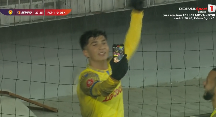 VIDEO ǀ Moment VIRAL! Musi a marcat cu Sepsi şi a luat un telefon de pe margine să îşi facă selfie