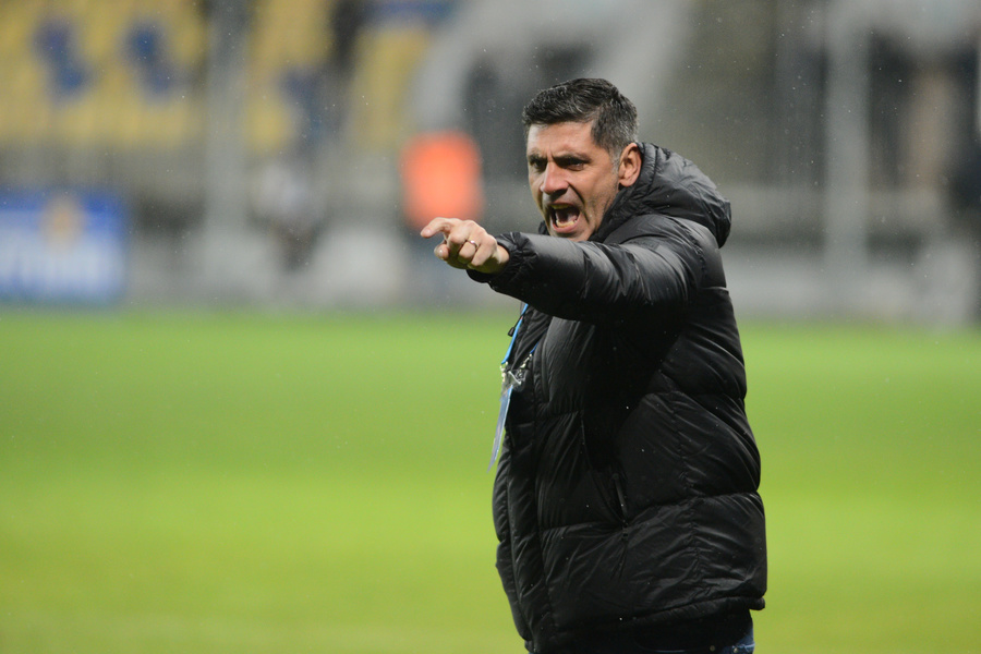 VIDEO | ”Am fost puţin inconstanţi”. Florin Pîrvu o duce din nou pe Petrolul aproape de play-off