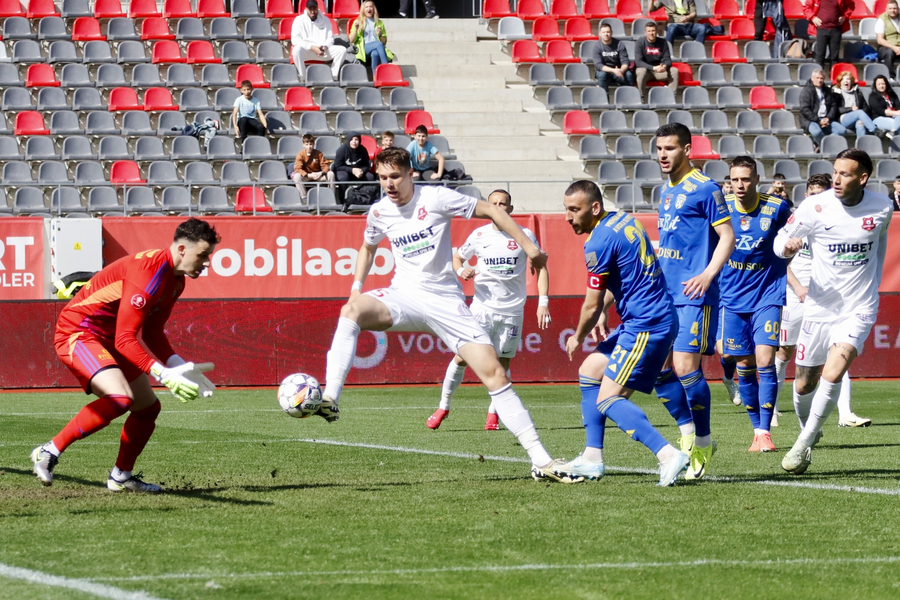 Prima lovitură dată de Liviu Ciobotariu! Petrolul aduce un jucător ce a impresionat în acest sezon din Superliga