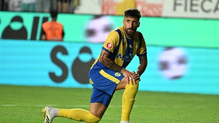 VIDEO | Paul Papp, exploziv la finalul meciului Petrolul - UTA! Fundaşul acuză că este „vânat” de arbitri: „Nu suntem proşti! Suntem băieţi deştepţi”