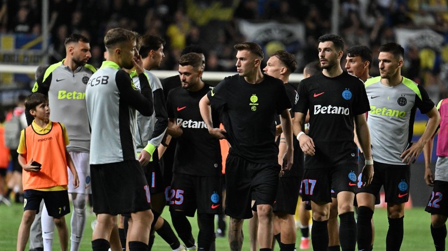 A fost mare bătaie pe doi jucători de la FCSB! Erau aşteptaţi să semneze, dar transferurile au fost deturnate şi vor ajunge la alte forţe din Superliga: „Sunt sprijinite de primării. N-ai cum!”