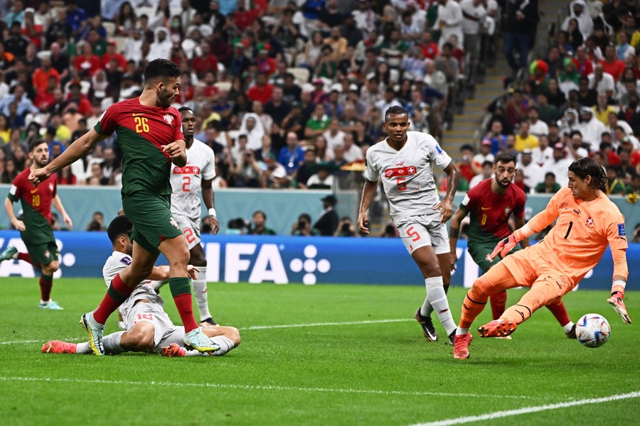 Portugalia - Elveţia 6-1. Goncalo Ramos a făcut ”hattrick-ul” şi lusitanii s-au calificat după o prestaţie senzaţională. Maroc - Spania 0-0 (3-0 d.p.). ”Leii din atlas” s-au calificat în ”sferturile” Cupei Mondiale