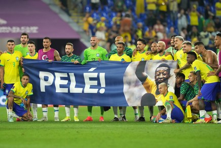 FOTO | Gestul făcut pentru Pele de jucătorii naţionalei Braziliei, după calificarea în ”sferturile” Cupei Mondiale 