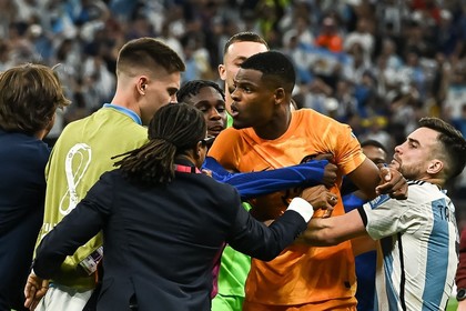 FIFA a deschis proceduri disciplinare împotriva Argentinei şi Ţărilor de Jos, după partida din ”sferturile” Cupei Mondiale