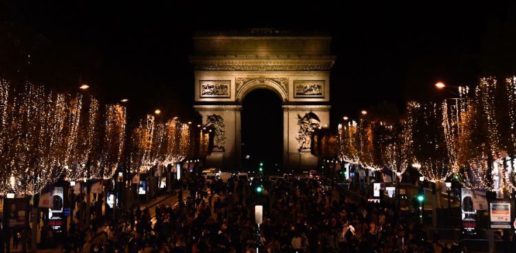 //i0.1616.ro/media/581/3142/39606/20952096/1/champs-elysees-750x368.jpg