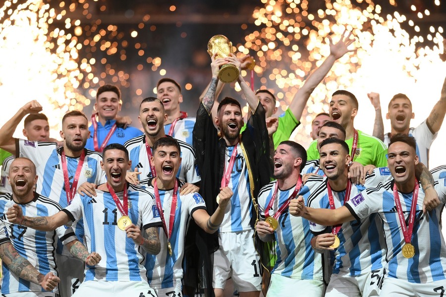 Presa internaţională, după ce Argentina a câştigat Cupa Mondială: “Finală epică” / “Cerul s-a deschis pentru Argentina şi pentru Messi”
