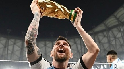 Messi a ridicat un trofeu fals al Cupei Mondiale în cea mai apreciată fotografie de pe Instagram. Cum a fost posibil acest lucru