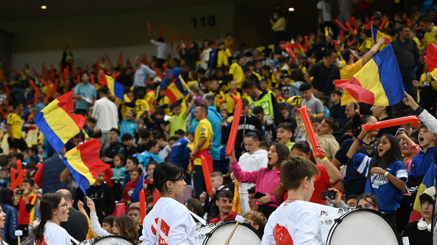 Le cere părinţilor să nu îşi mai lase copiii la stadion! "Multe duhuri necurate"