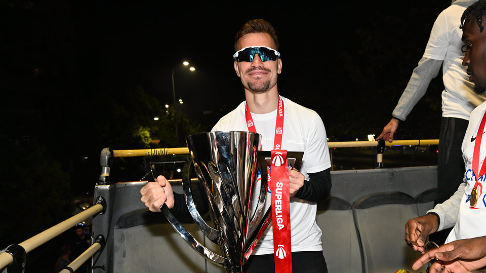 //i0.1616.ro/media/581/3142/40167/22088560/1/sarbatoare-autocar-fcsb-castigarea-superligii-superbet-17-05-2025.jpg