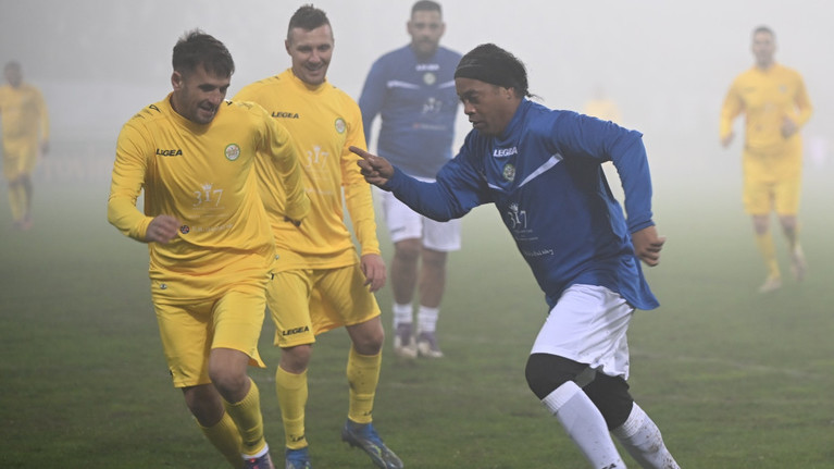 Suma neaşteptat de mică pe care ar fi primit-o Ronaldinho să joace la Iaşi. ”Ce probleme o avea cu banii?”