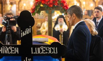 Discursul lui Răzvan Lucescu la slujba de înmormântare a tatălui său: ”Nu şi-a putut stăpâni emoţiile”



