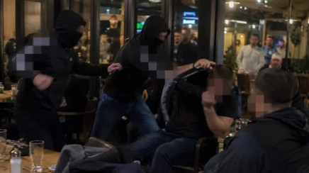 Fanii lui "U" Cluj s-au luat la bătaie cu cei ai CFR-ului în centrul oraşului!