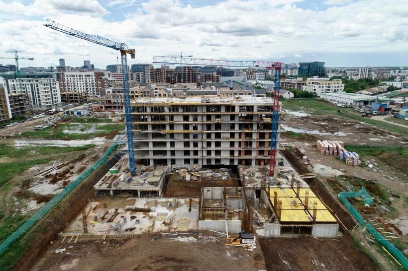 Florin Tănase şi agentul FIFA Florin Vulturar finalizează structura primei clădiri din Noura Residence