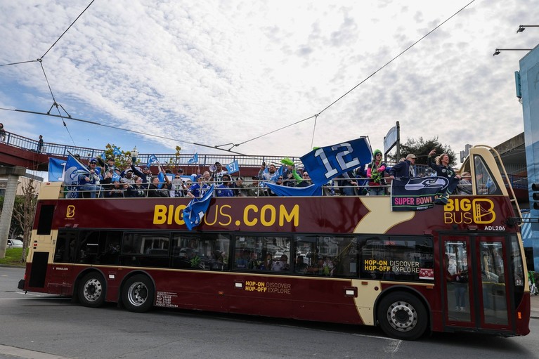 Super Bowl, finala Ligii Naţionale de Fotbal American, are loc duminică! New England Patriots înfruntă Seattle Seahawks pentru trofeul Vince Lombardi 