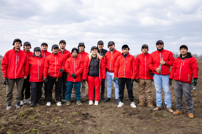 ESSA Group susţine împădurirea României: 15.000 de puieţi plantaţi în două zile, la Boboc