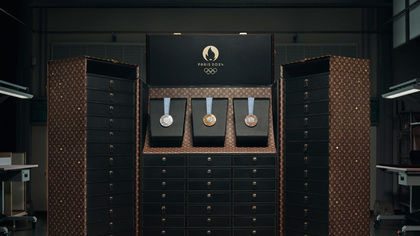 Medaliile şi torţele pentru Jocurile Olimpice şi Paralimpice de la Paris vor fi transportate în valize Louis Vuitton
