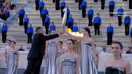 Flacăra olimpică a fost predată oficial de Grecia organizatorilor francezi ai JO