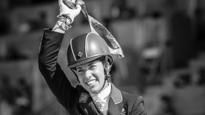 Tripla campioană olimpică Charlotte Dujardin se retrage de la JO după difuzarea unei înregistrări video în care apare lovindu-şi calul