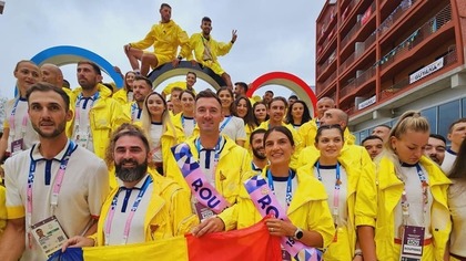 Team Romania se pregăteşte de defilare la ceremonia de deschidere a Jocurilor Olimpice de la Paris