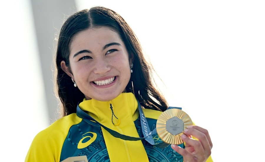 La 14 ani, australianca Arisa Trew a devenit campioană olimpică la skateboarding-park. Ea este cea mai tânără medaliată cu aur la Paris