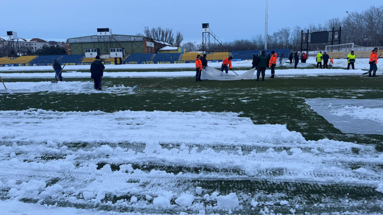 S-a aflat cât a costat instalaţia de nocturnă de la stadionul din Slobozia. Suma este impresionantă, dar e un preţ mediu al pieţei | EXCLUSIV