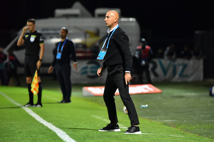 VIDEO | Robert Ilyes mai pune ”o piatră de moară” campioanei României. ”Noi avem jucători de calitate”