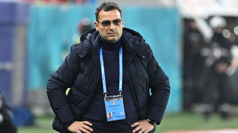 ”Noi când încercăm să jucăm greşim foarte mult”. Mihai Teja are o misiune tot mai complicată