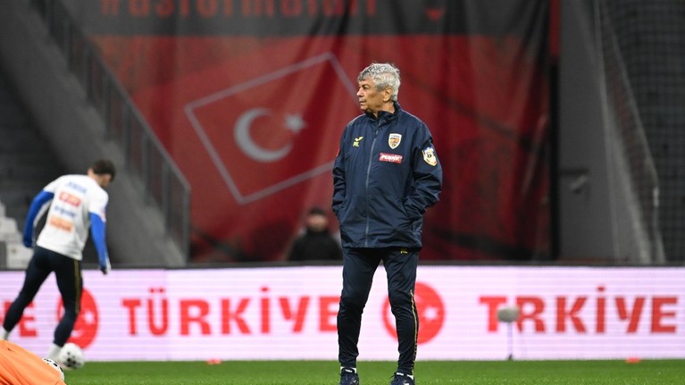 Mircea Lucescu, ultimele detalii din vestiarul echipei naţionale înaintea barajului de la Istanbul: "Am avut multe probleme" | EXCLUSIV