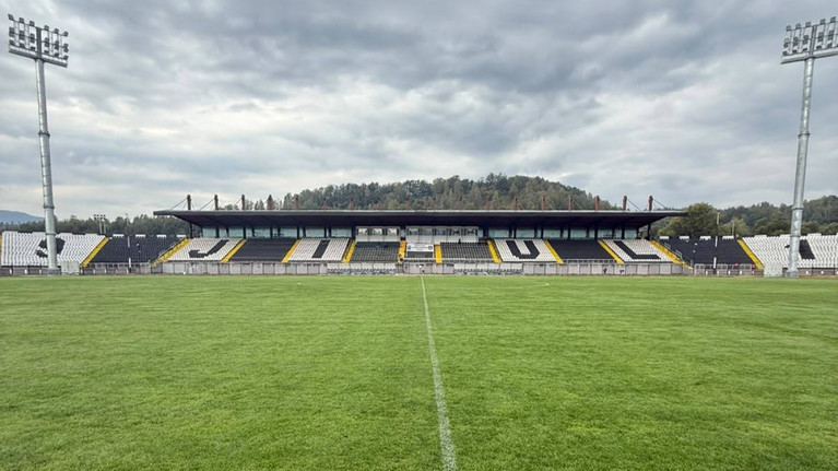 Arena din Petroşani este pregătită pentru Superligă! Cum arată stadionul Jiul după recondiţionare | FOTO EXCLUSIV
