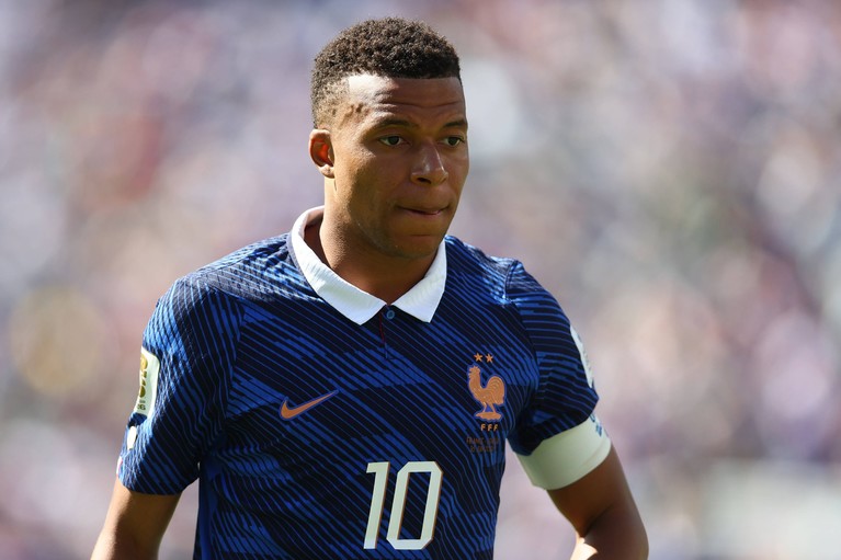 Mbappe rămâne cu picioarele pe pământ, după dubla marcată în faţa Senegalului: "Este dificil să începi cu o victorie"