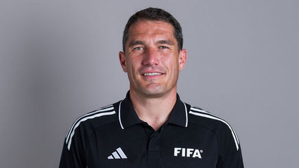 Istvan Kovacs arbitrează un meci ce va atinge o bornă istorică la Campionatul Mondial