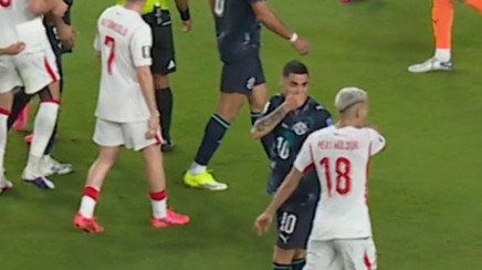 Premieră în fotbal! Miguel Almiron, eliminat pentru că şi-a acoperit gura în timp ce vorbea cu un adversar la meciul Turcia-Paraguay