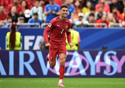 Cristiano Ronaldo nici nu a stat pe gânduri când a fost întrebat de Messi! Starul lusitan a rostit doar TREI cuvinte