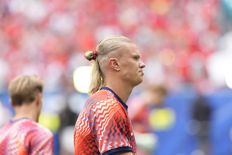 Erling Haaland a revenit de la Cupa Mondială cu un suvenir inedit. Despre ce este vorba