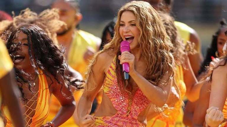 Creativitatea românească a fost prezentă pe cea mai mare scenă a fotbalului. La show-ul de la finala Cupei Mondiale, dansatorii Shakirei au purtat ţinute create de Rafaela Pestriţu