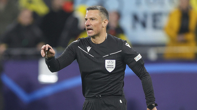 Arbitrul finalei Cupei Mondiale a jucat o decizie-şoc după meciul dintre Spania şi Argentina!