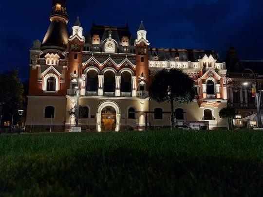 Palatul Episcopal din Oradea îşi recapătă strălucirea