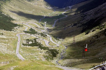 Transalpina şi Transfăgărăşan se închid în funcţie de vreme