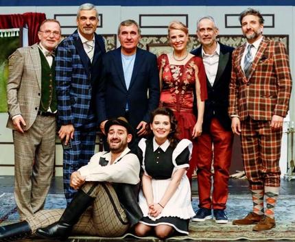 VIDEO Exclusiv VIP: Kira Hagi, debut la Teatrul Naţional în aplauzele tatălui ei, Gheorghe Hagi