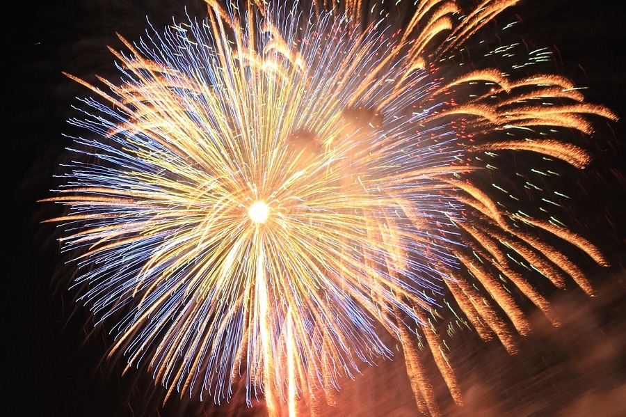 VIDEO Tot mai multe oraşe din România renunţă la focurile de artificii de Revelion